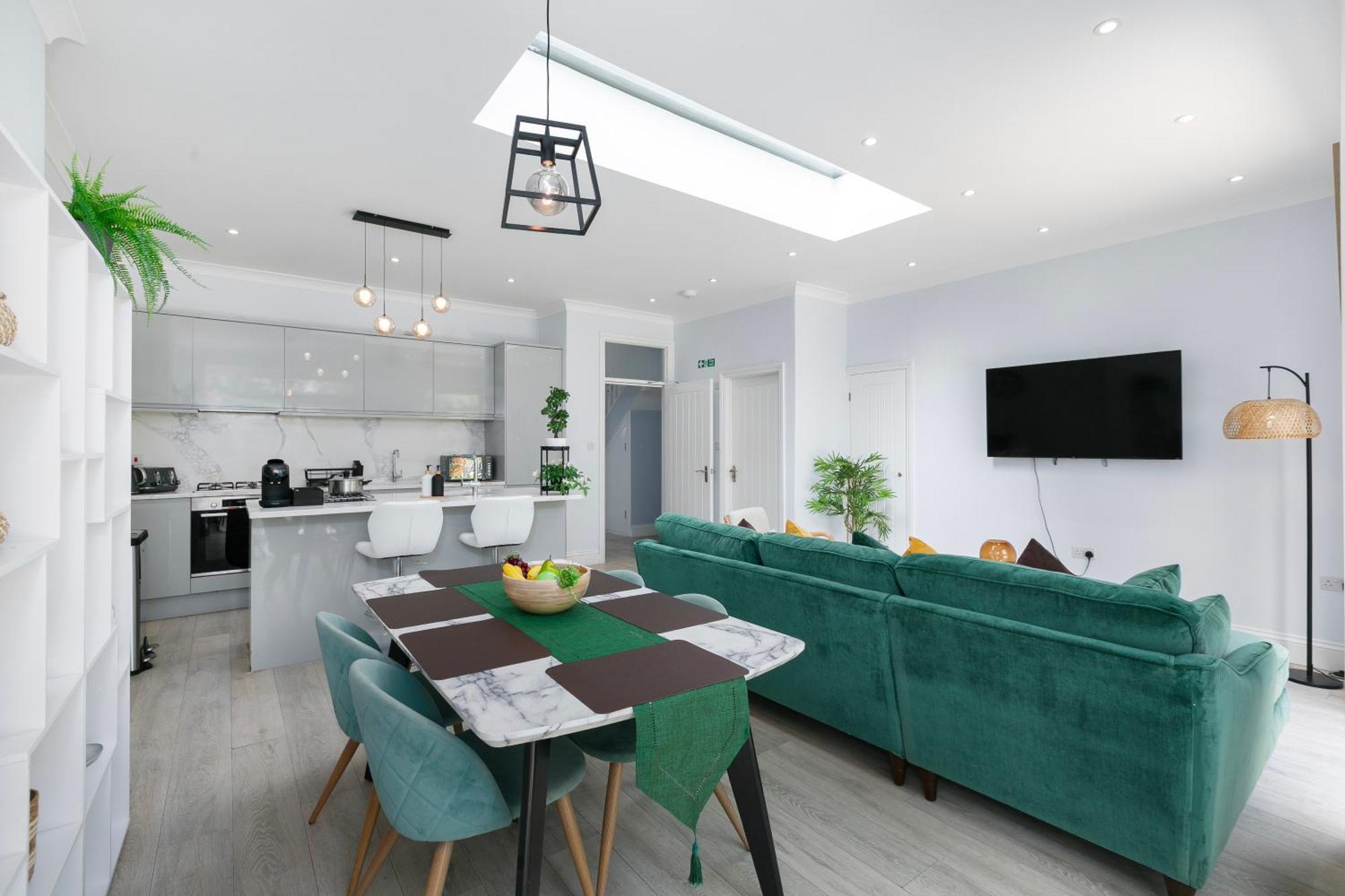 5 Bedroom Garden Hse Near Tube & Hampstead Heath Apartment *