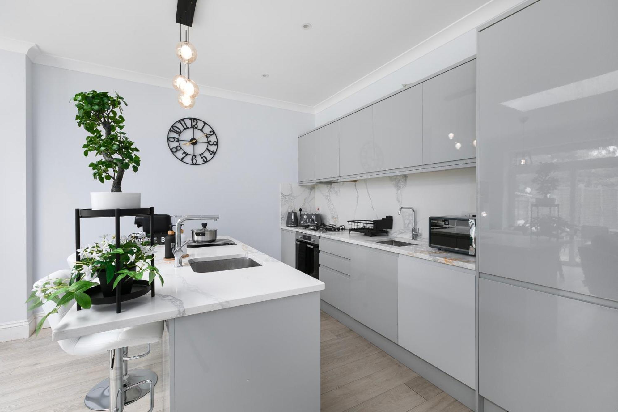 Apartment 5 Bedroom Garden Hse Near Tube & Hampstead Heath