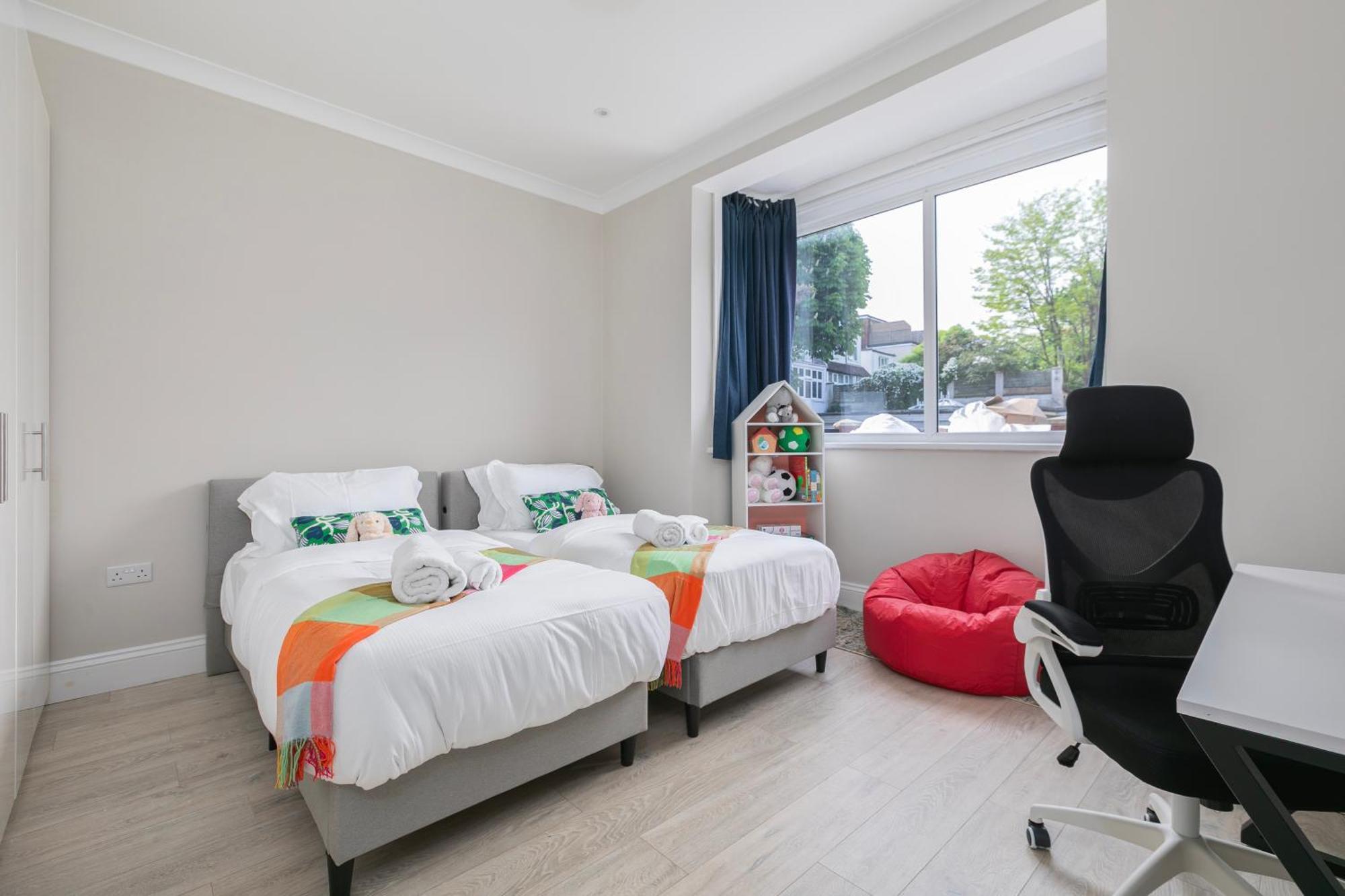 Apartment 5 Bedroom Garden Hse Near Tube & Hampstead Heath London