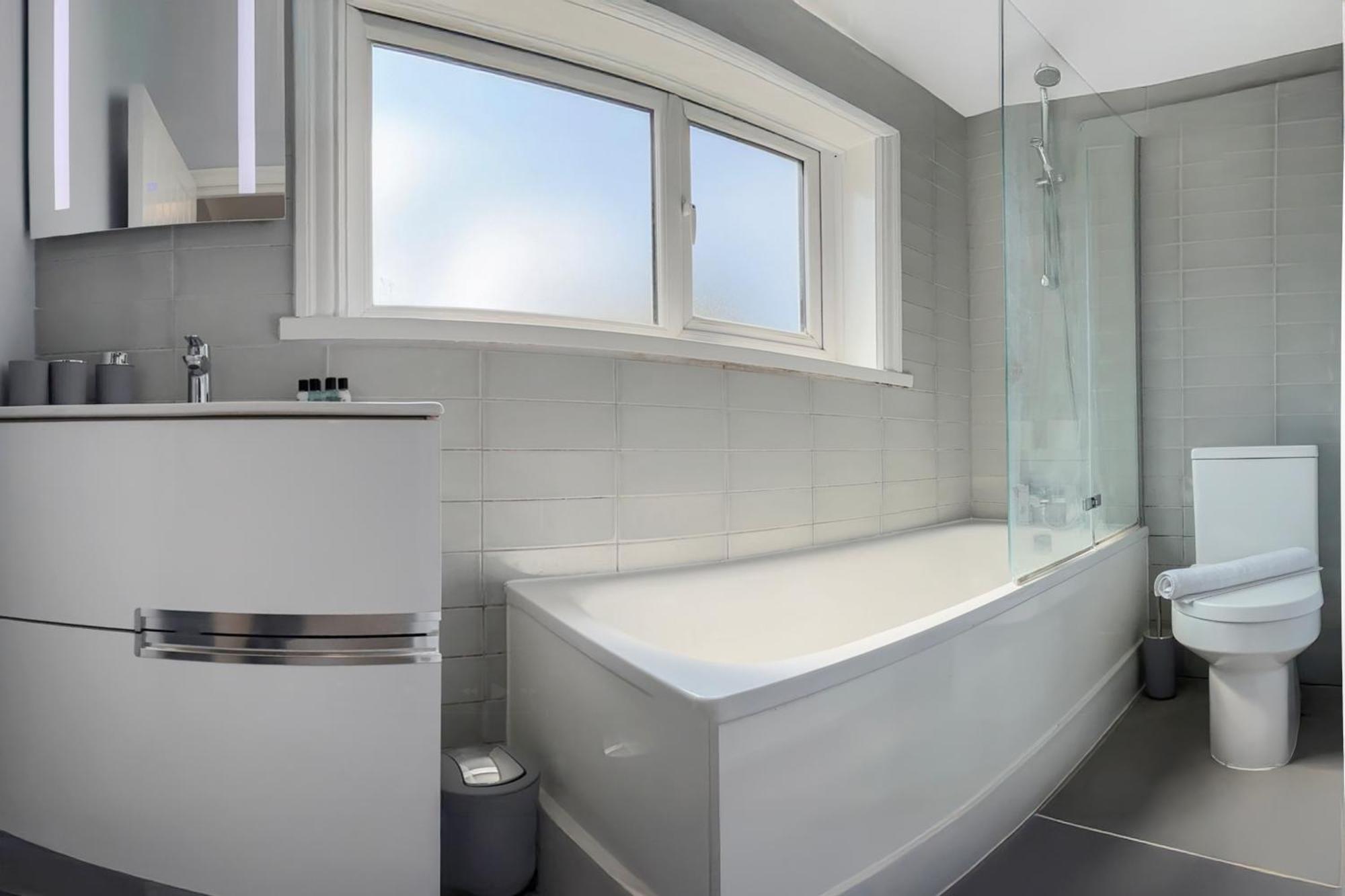 5 Bedroom Garden Hse Near Tube & Hampstead Heath *